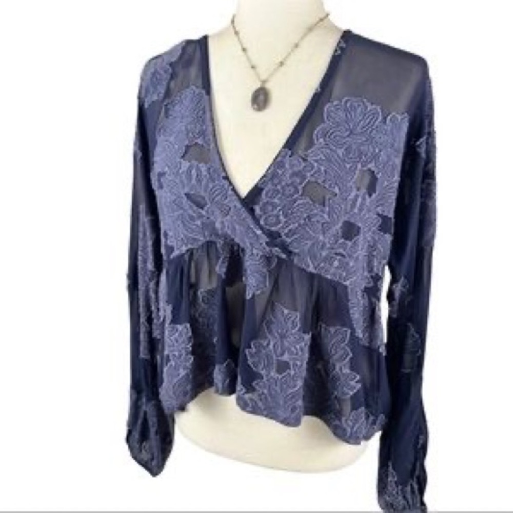 Wilfred by ARITZIA ‘Augustine’ Cropped Sheer Floral Embroidered Blouse